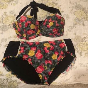 3 for $10 🌴 Final price Hot topic floral bathing suit